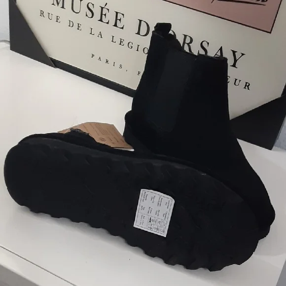 BearPaw Black Chelsea Boots - Picture 3 of 6